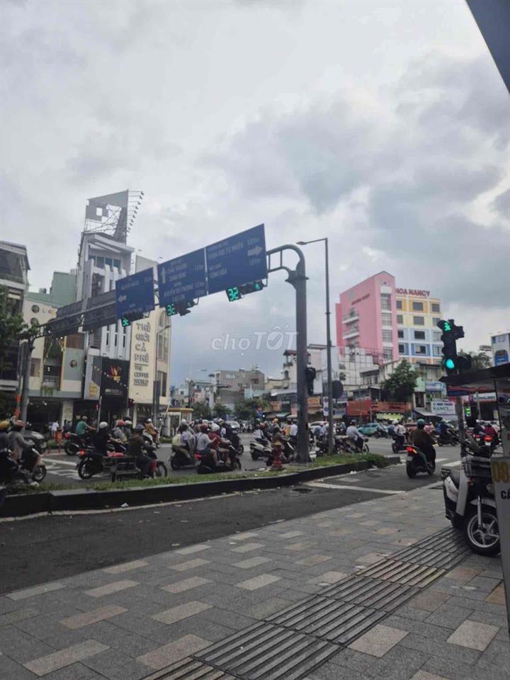 Cho thuê nhà mặt tiền Bùi Thị Xuân Quận 1, giá tốt