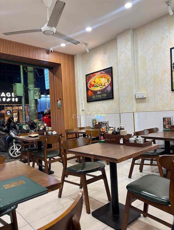 cho thuê nhà mặt tiền CMT8 quận 3, DT 4x19m, giá tốt 4x