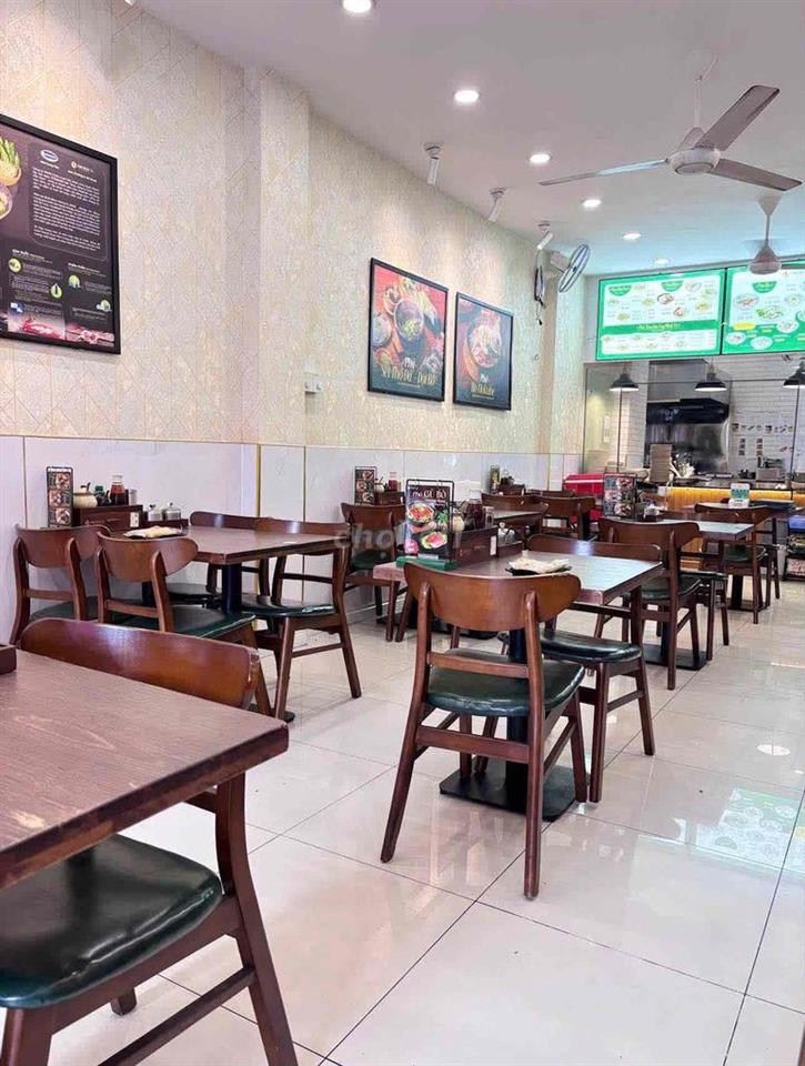 cho thuê nhà mặt tiền CMT8 quận 3, DT 4x19m, giá tốt 4x