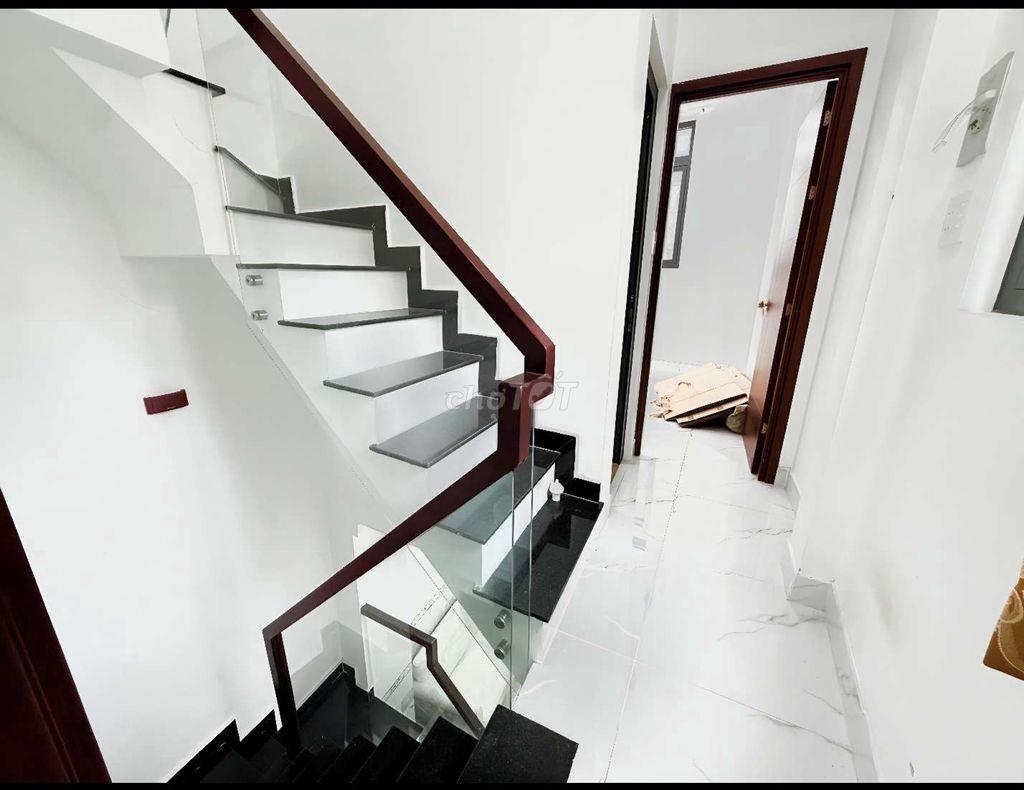 Bán nhà Lý Thái Tổ , phường Vườn Lài, 26m2, hẻm 3m, 4 tầng 4 pn.