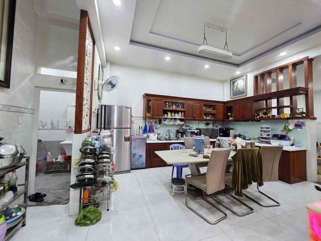 MT 15m có Thang Máy, 4 tầng ,  Hoàng Lê Kha, 800m2.