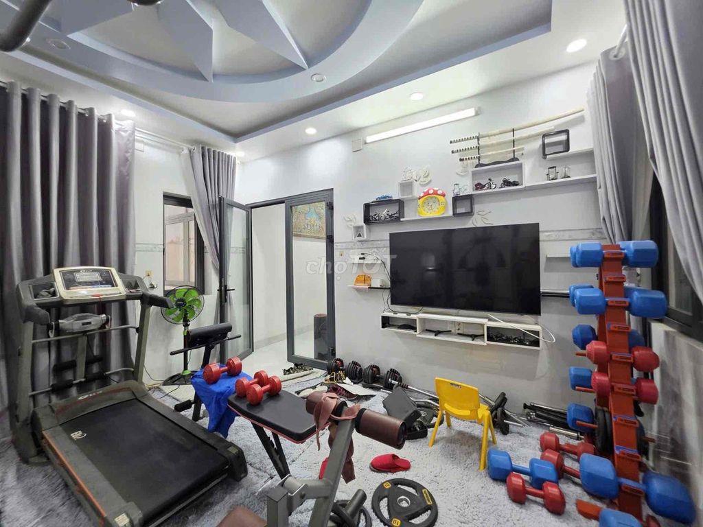MT 15m có Thang Máy, 4 tầng ,  Hoàng Lê Kha, 800m2.