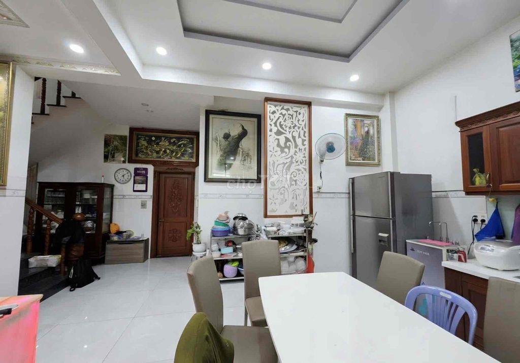 MT 15m có Thang Máy, 4 tầng ,  Hoàng Lê Kha, 800m2.