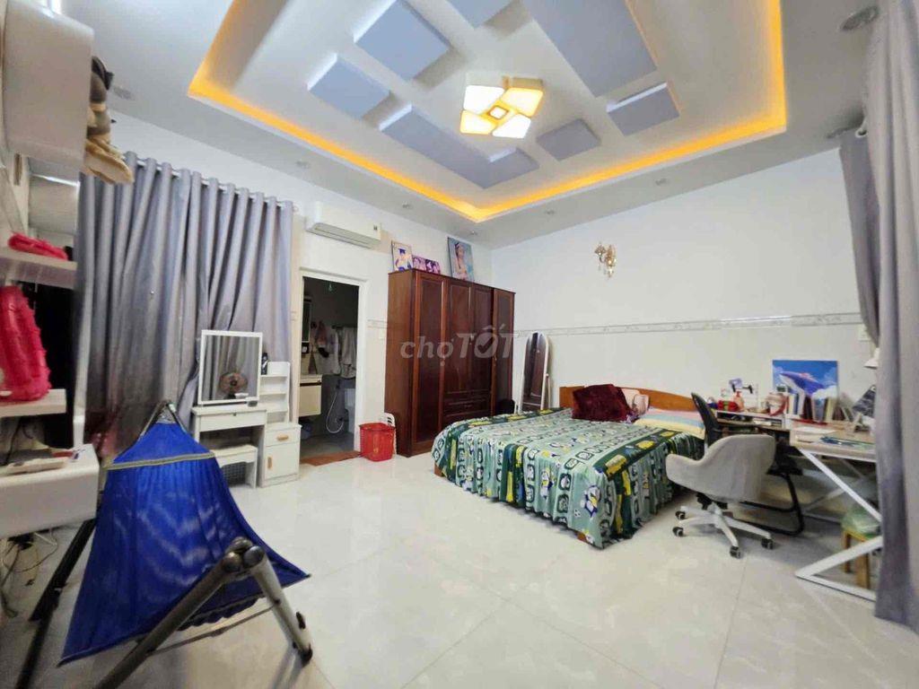 MT 15m có Thang Máy, 4 tầng ,  Hoàng Lê Kha, 800m2.