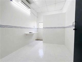 Trần Xuân Soạn kế bên UFM