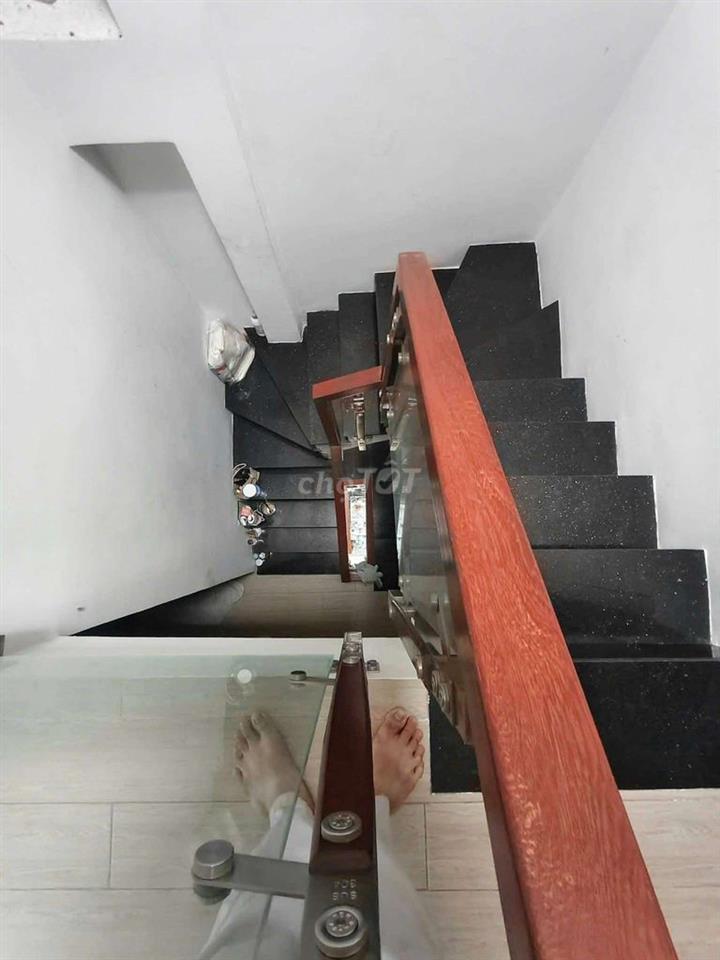 hẻm Xe Hơi đậu cửa, hẻm thông 