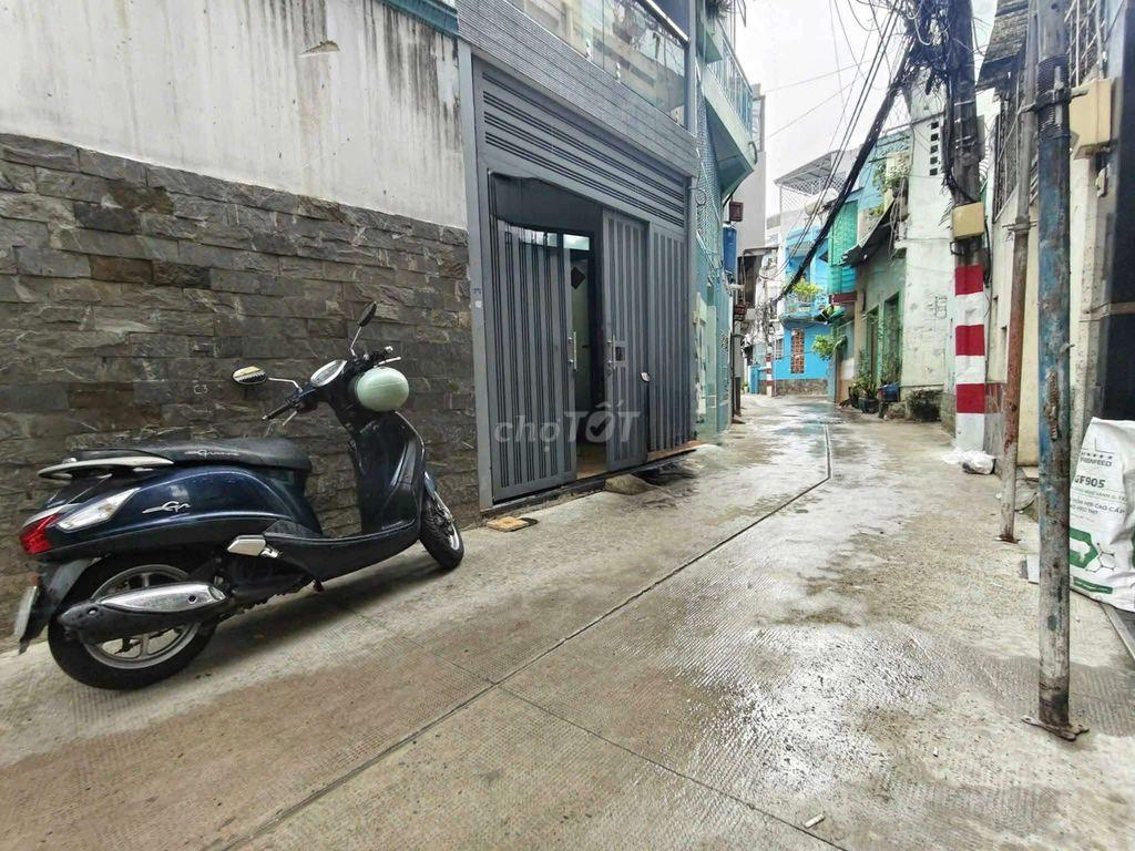 hẻm Xe Hơi đậu cửa, hẻm thông 