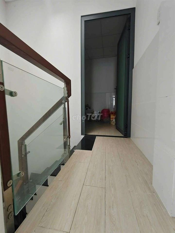 hẻm Xe Hơi đậu cửa, hẻm thông 
