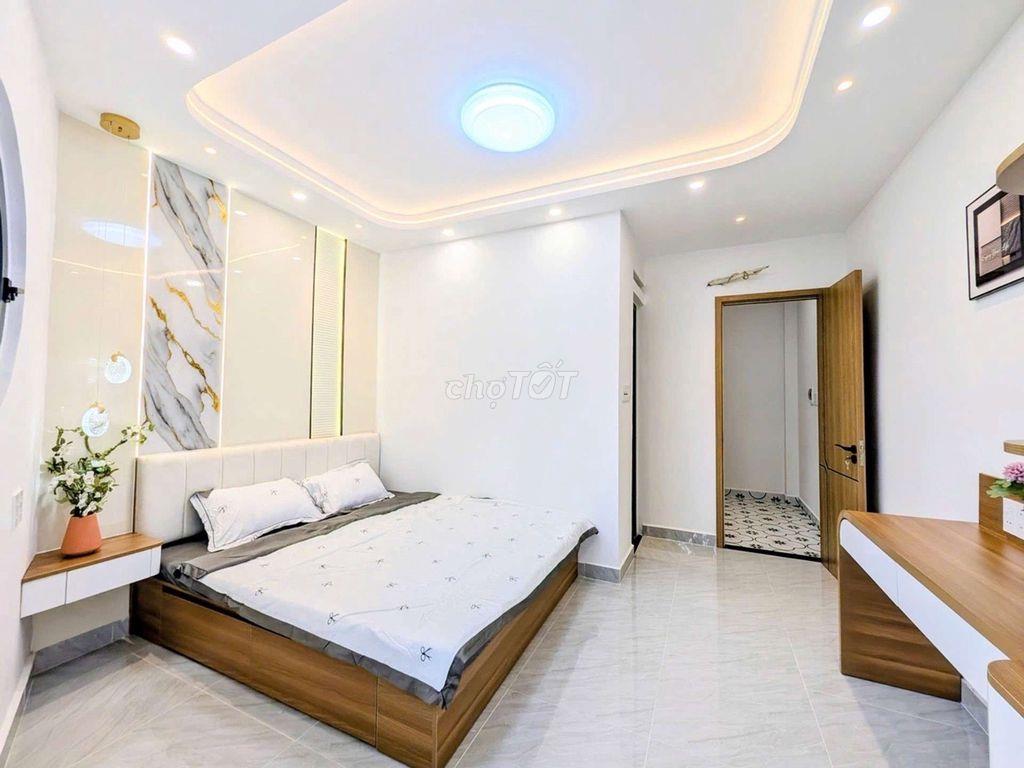 Mặt Tiền Út Tịch - 5 Tầng