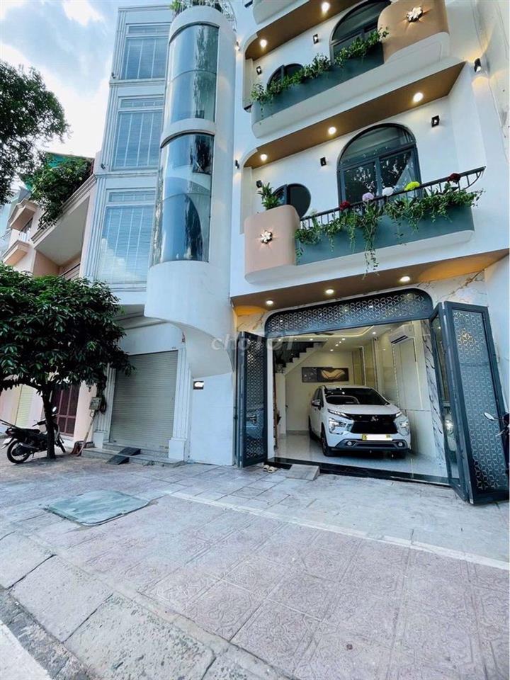 Mặt Tiền Út Tịch - 5 Tầng