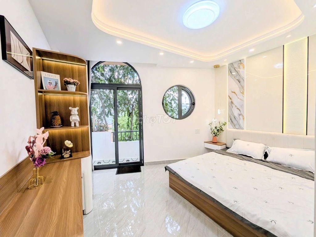 Mặt Tiền Út Tịch - 5 Tầng