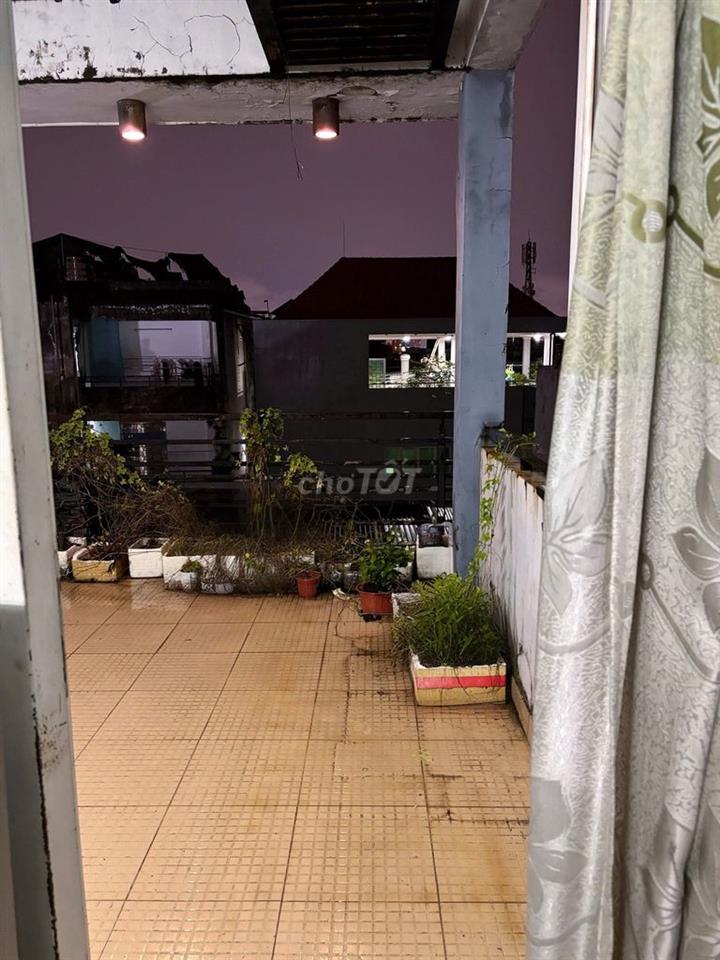 Cho thuê phòng ban công rộng gần Chợ Phạm Văn Hai giá sinh viên