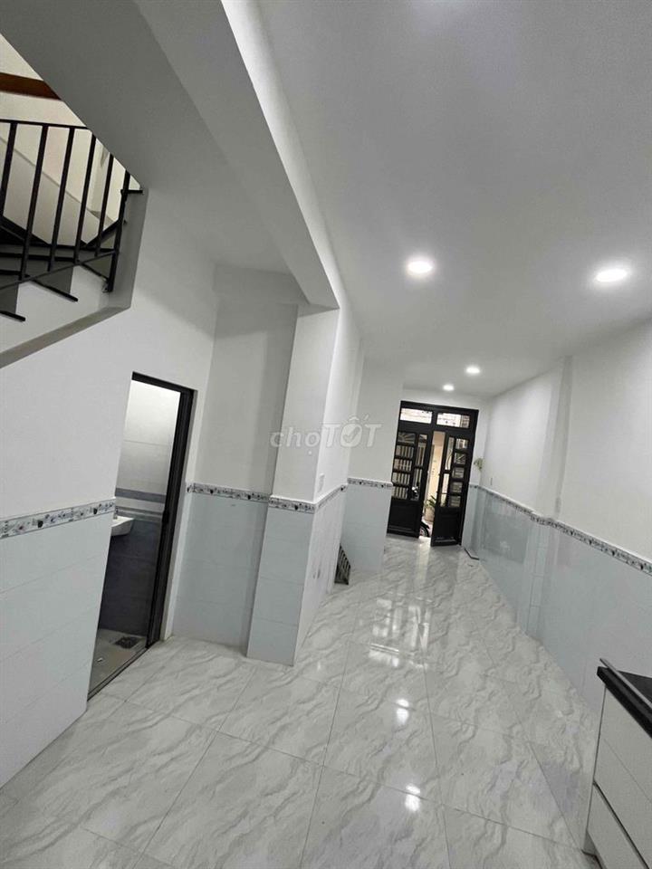 Chính chủ cần bán nhà Âu Cơ gồm 1lầu 1lửng sổ hồng hẻm xe máy thông tạ