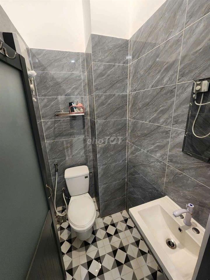 Phòng trọ trệt, có sân riêng
