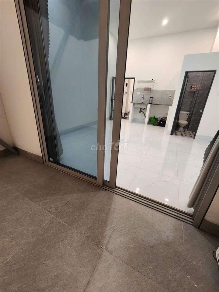 Phòng trọ trệt, có sân riêng