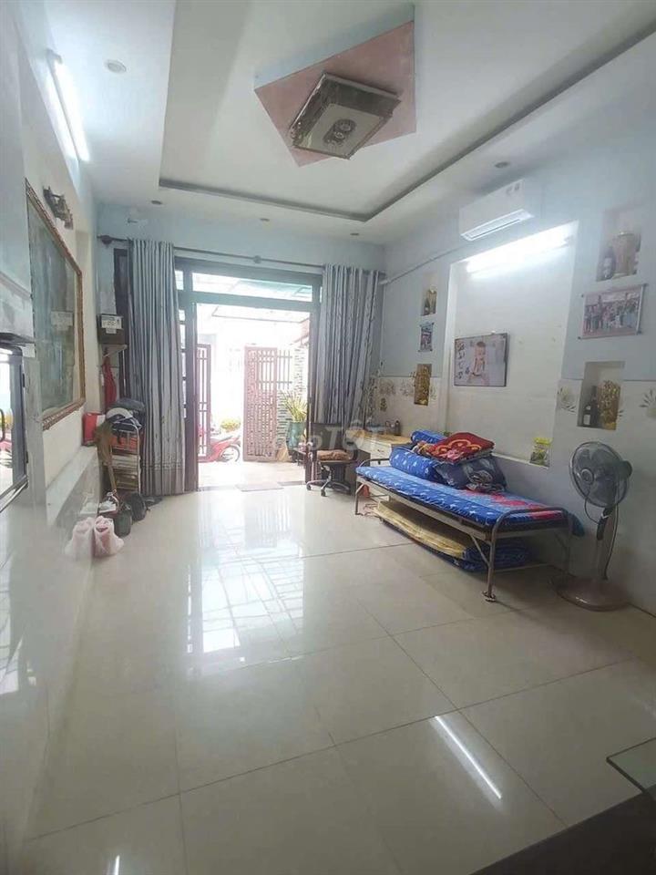 Ngay Lê Văn Việt _ Nhà 2 Tầng.  Diện tích 65m ( 4x16 ) . 2PN.2wc 