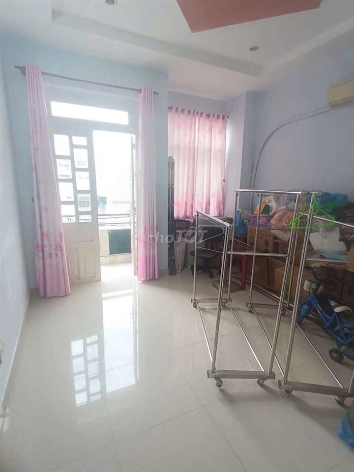 Ngay Lê Văn Việt _ Nhà 2 Tầng.  Diện tích 65m ( 4x16 ) . 2PN.2wc 