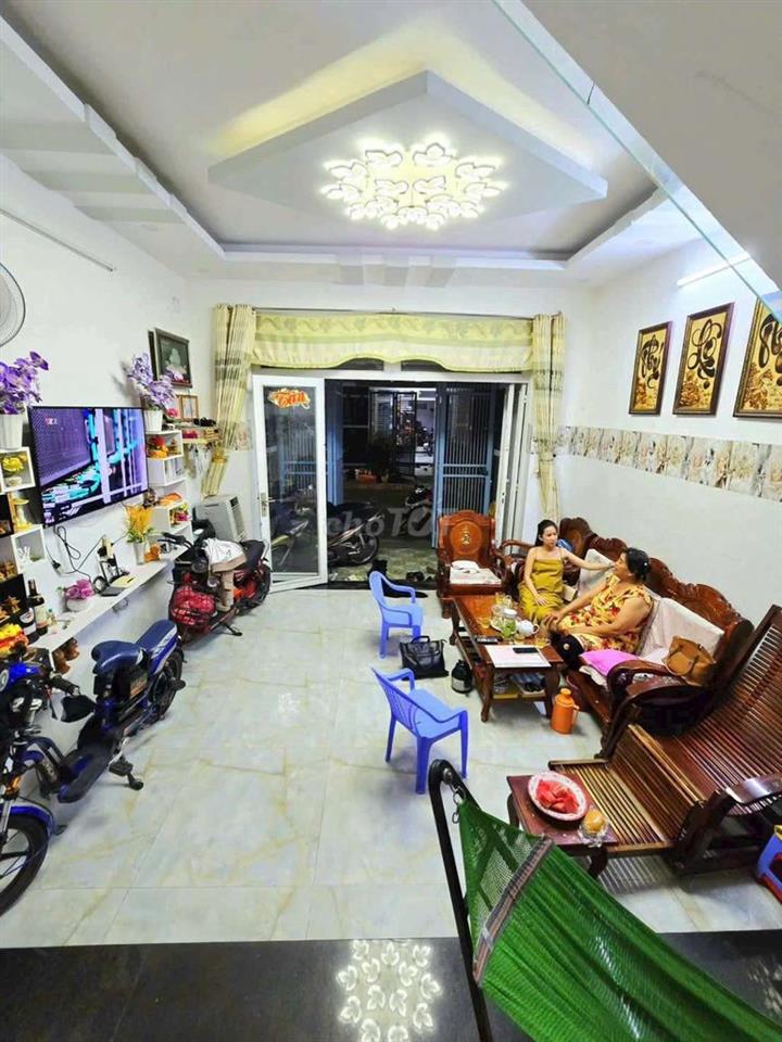 Nhà Đẹp Ở Ngay Lê Văn Việt. 