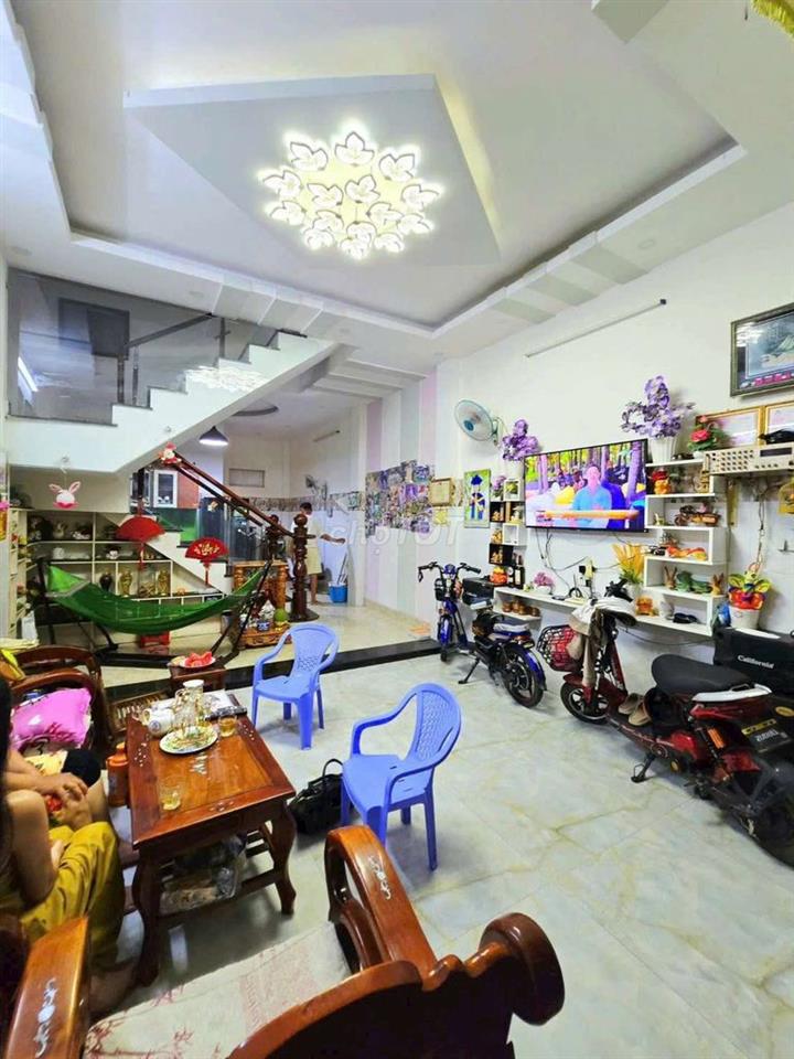 Nhà Đẹp Ở Ngay Lê Văn Việt. 