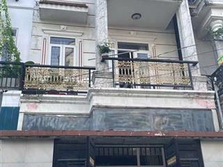 Nhà Đẹp Ở Ngay Lê Văn Việt. 