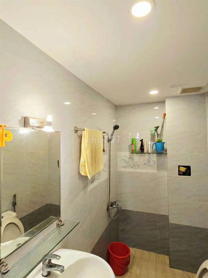 Nhà Đẹp Ở Ngay Lê Văn Việt. 