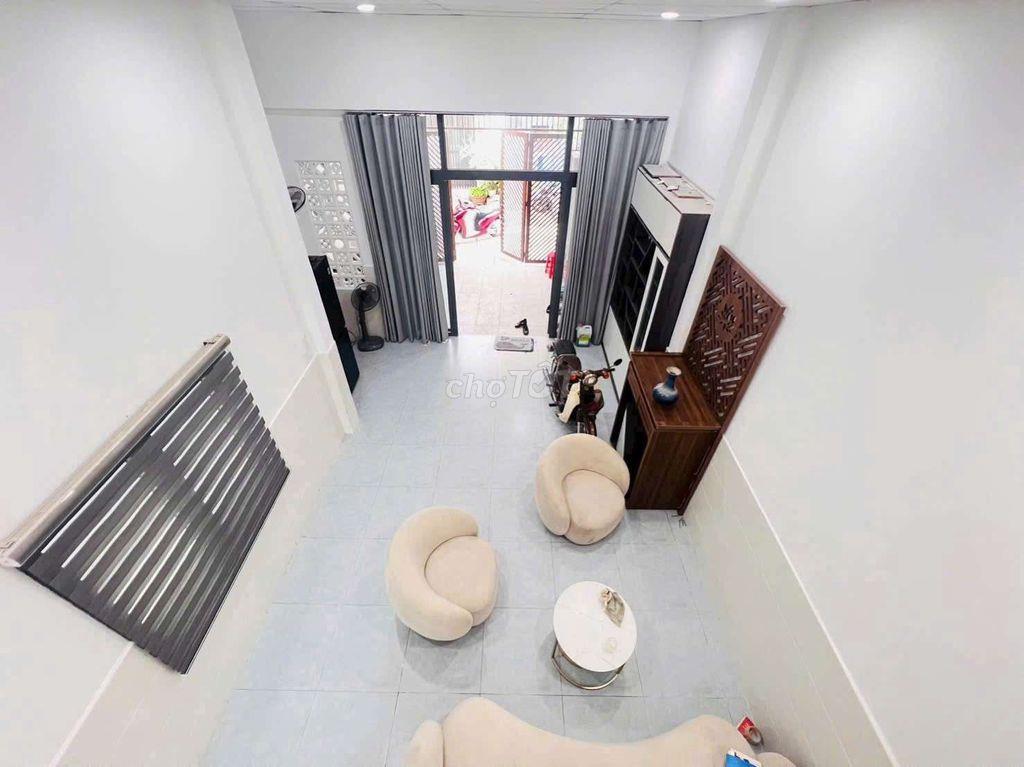 Trường Hoa Lư _ Quang Trung.  Tăng Nhơn Phú . Thủ Đức[ 5 ty700 ]