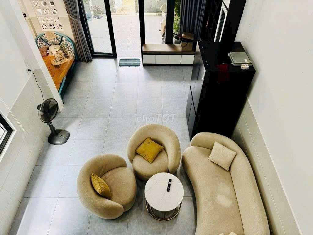 Trường Hoa Lư _ Quang Trung.  Tăng Nhơn Phú . Thủ Đức[ 5 ty700 ]