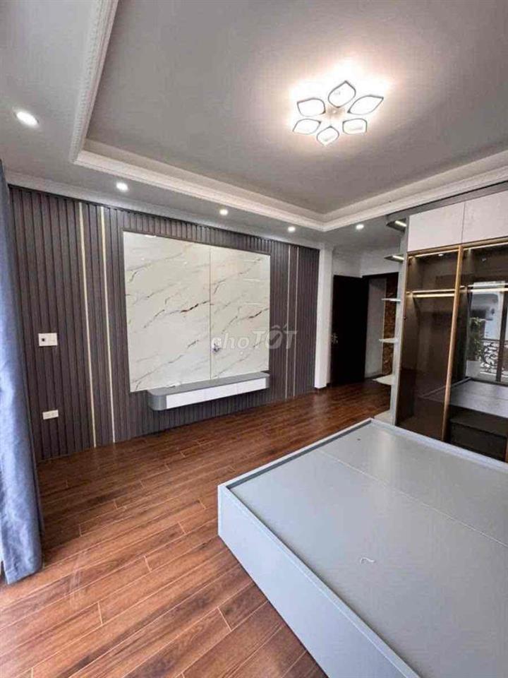 Cho thuê nhà nguyên căn có thang máy full nội thất