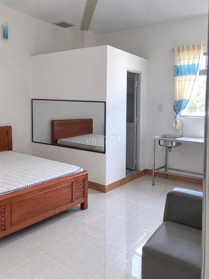 Khách sạn 10 Phòng ngay ngã 6 An Phú 25 - 30m2/phòng thuê 15tr/tháng