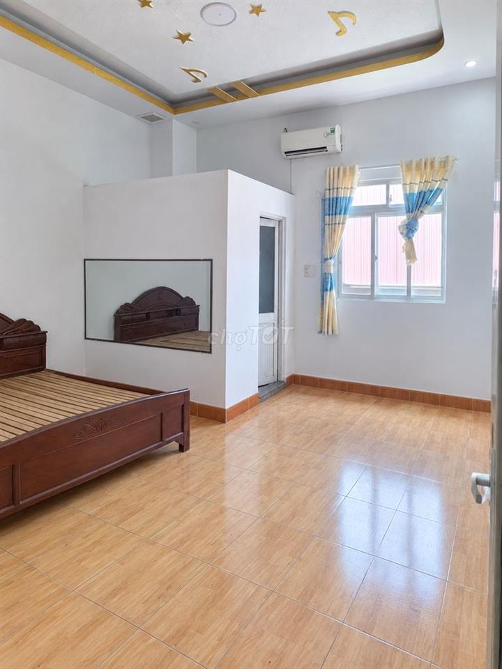 Khách sạn 10 Phòng ngay ngã 6 An Phú 25 - 30m2/phòng thuê 15tr/tháng