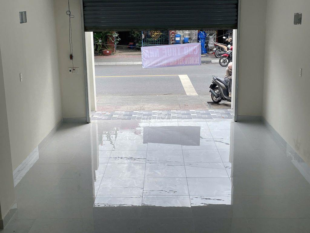 Cho thuê nhà Nguyên Căn MT Trần hưng Đạo, 4.5 x 10m, T+2L