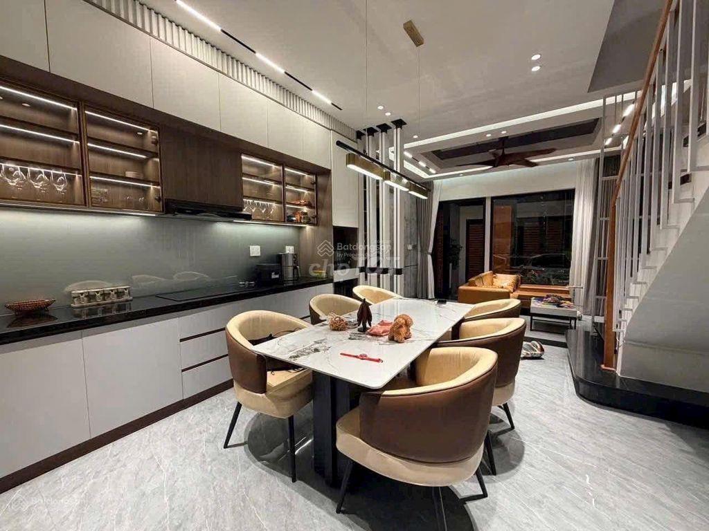 Cho thuê nhà 1 trệt 2 lầu Phường Chánh Nghĩa 3PN-3WC Nội thất đầy đủ