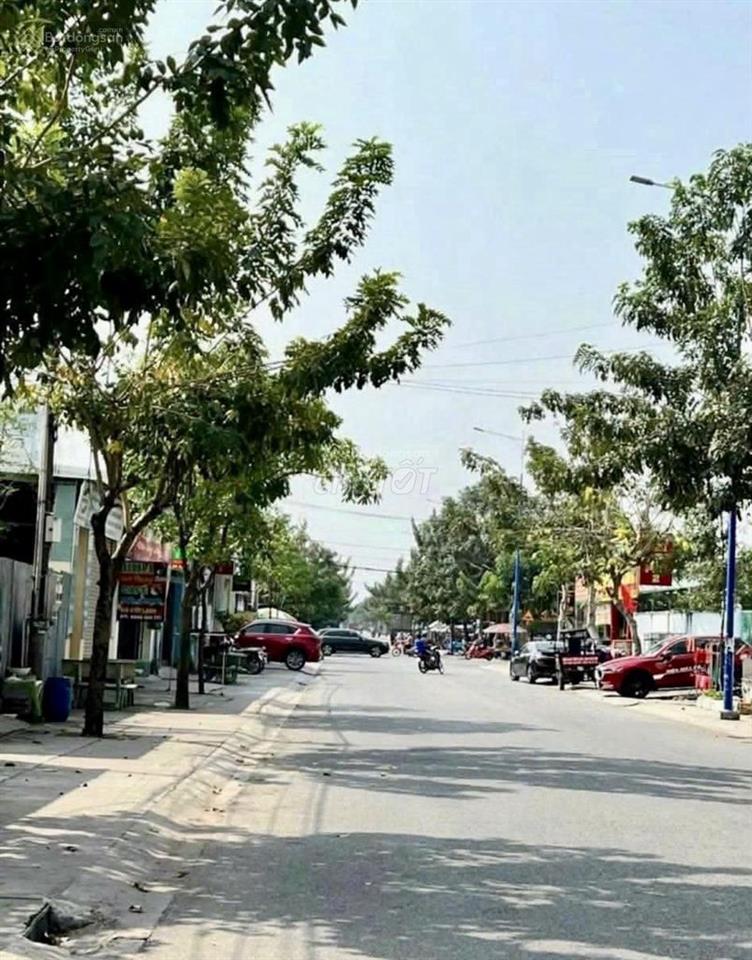 Nhà 1 trệt 1 lầu 1 tum 4 phòng ngủ - Vị trí mở công ty Văn Phòng ok