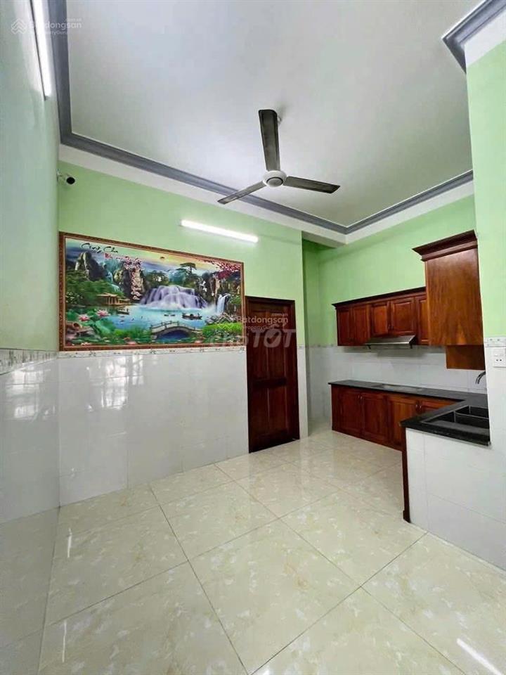 Nhà 1 trệt 1 lầu 1 tum 4 phòng ngủ - Vị trí mở công ty Văn Phòng ok