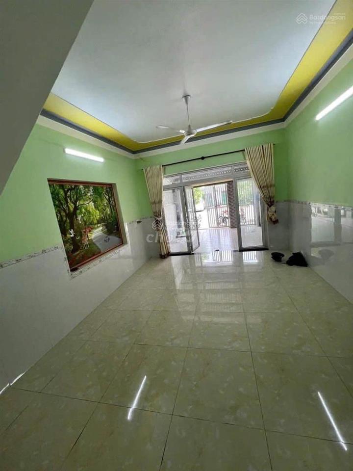 Nhà 1 trệt 1 lầu 1 tum 4 phòng ngủ - Vị trí mở công ty Văn Phòng ok