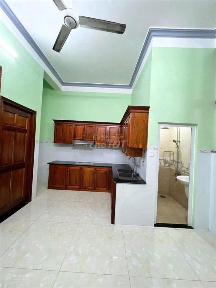 Nhà 1 trệt 1 lầu 1 tum 4 phòng ngủ - Vị trí mở công ty Văn Phòng ok