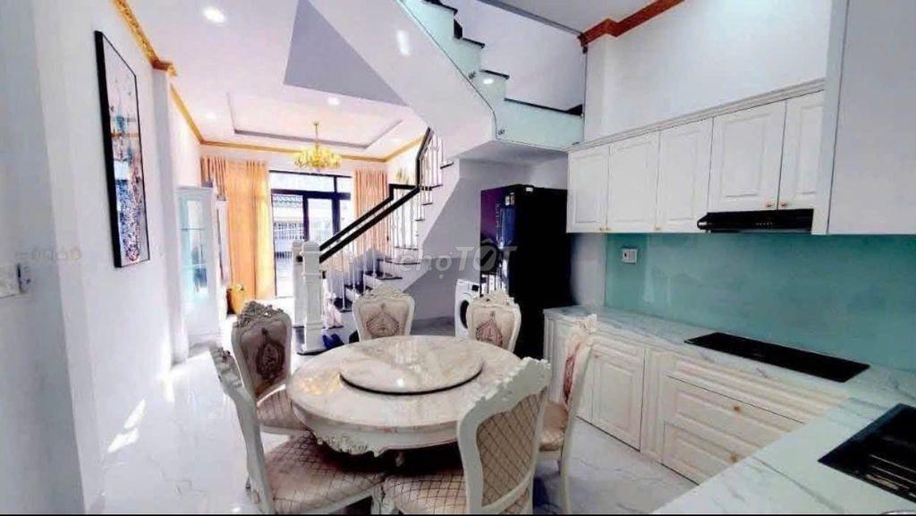 Cho thuê nhà 1 trệt 1 lầu, 4 phòng ngủ, full nội thất, đối diện trường