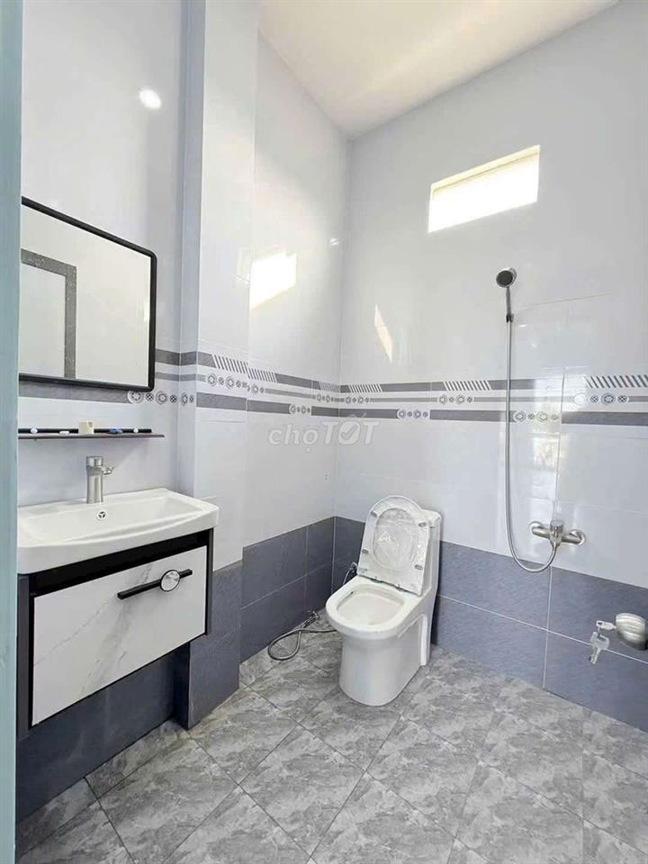 CHỦ GỬI BÁN GẤP NHÀ 1 TRỆT 1 LẦU MẶT TIỀN ĐƯỜNG CỘNG ĐỒNG LỘC HẬU