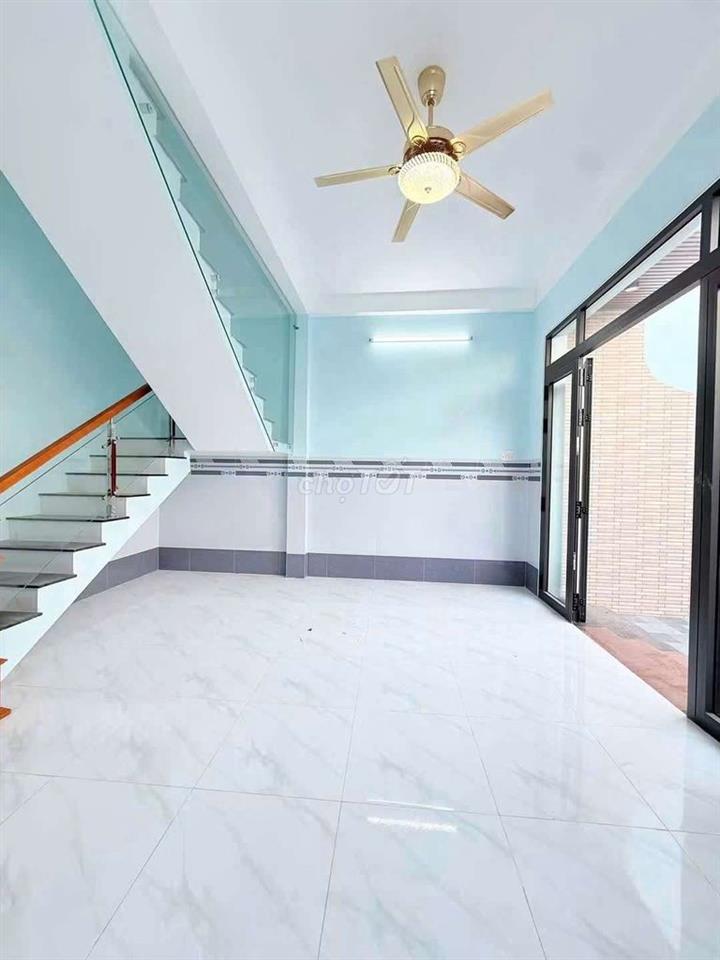 CHỦ GỬI BÁN GẤP NHÀ 1 TRỆT 1 LẦU MẶT TIỀN ĐƯỜNG CỘNG ĐỒNG LỘC HẬU
