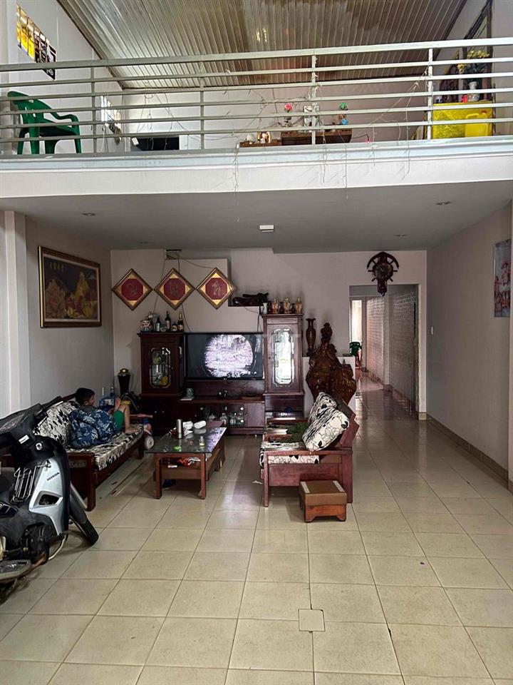 nhà mặt tiền nở hậu chữ T mỗi bên 5m