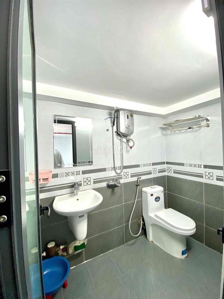 CHO THUÊ CĂN HỘ DUPLEX 2 PHÒNG NGỦ BAN CÔNG GIÁ 5,5 TRIỆU/THÁNG ĐƯỜNG