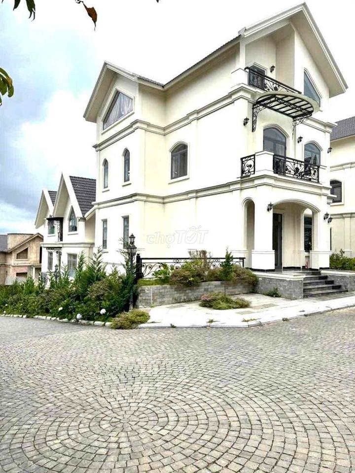 CHO THUÊ VILLA 10 PHÒNG NGỦ CÓ SÂN RỘNG ĐƯỜNG MĂNG LIN GIÁ 30 TRIỆU/TH