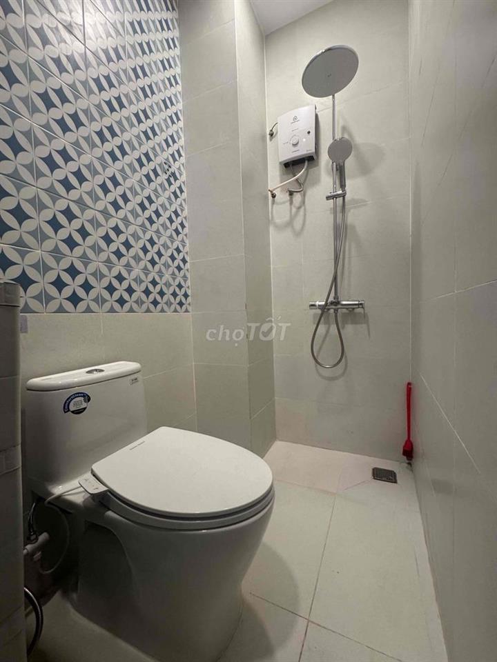 Nhà mới hoàn công đầy đủ , 3 tầng , sân thượng và chuồng Cu . Nội thât