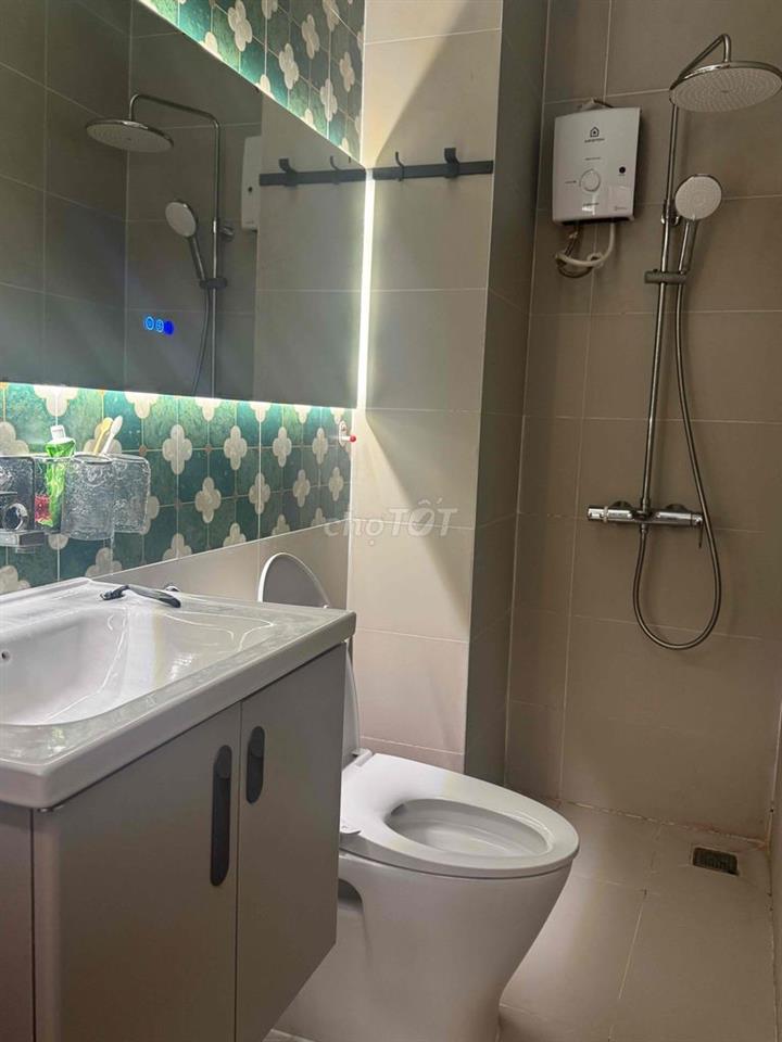 Nhà mới hoàn công đầy đủ , 3 tầng , sân thượng và chuồng Cu . Nội thât