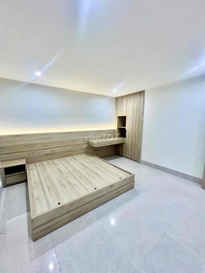 Nhà sát chợ và biển,kiệt Nguyễn Chánh,siêu to thoáng