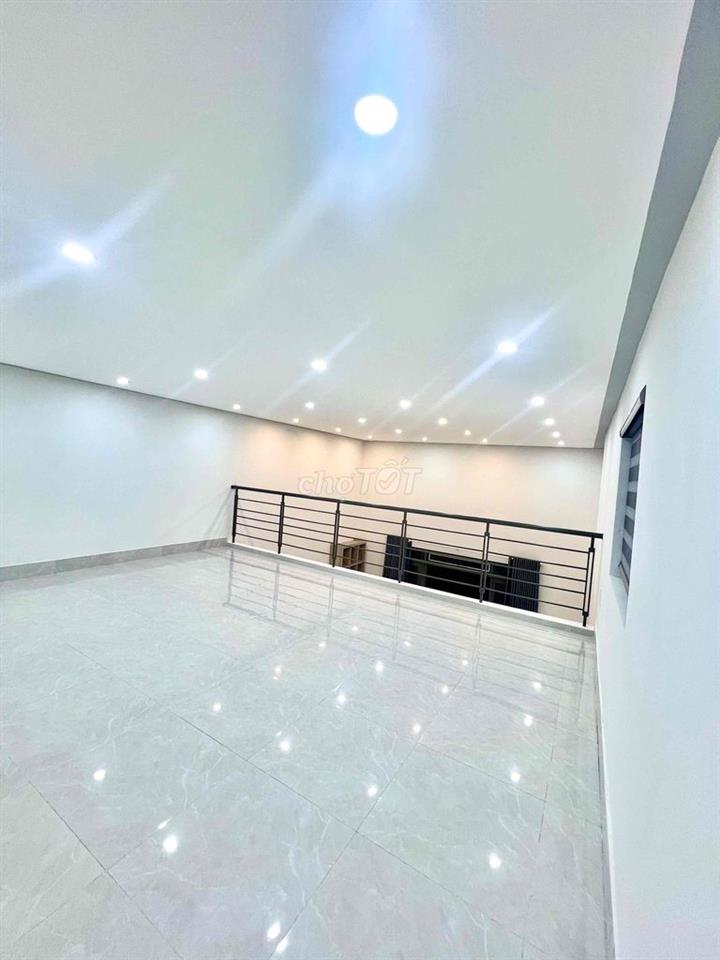 Nhà sát chợ và biển,kiệt Nguyễn Chánh,siêu to thoáng