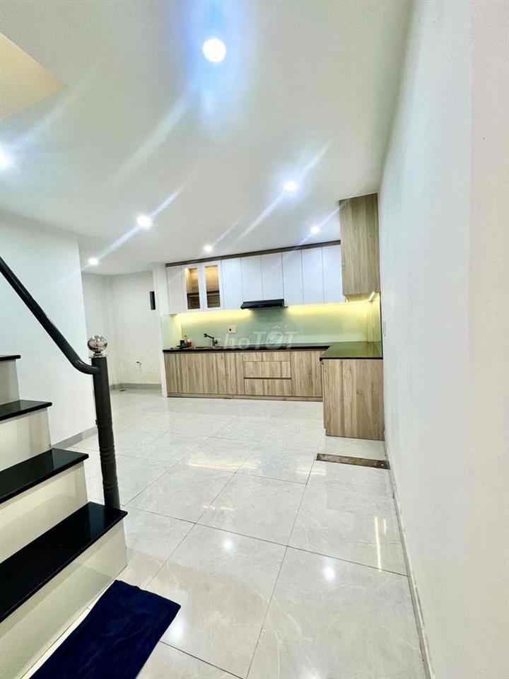 Nhà sát chợ và biển,kiệt Nguyễn Chánh,siêu to thoáng