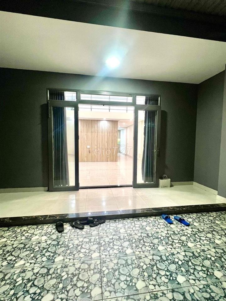 Nhà sát chợ và biển,kiệt Nguyễn Chánh,siêu to thoáng