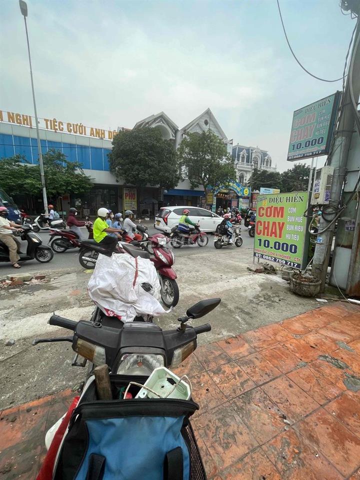 Đất mặt tiền Đươfng Nguyễn Du