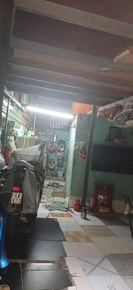 bán nhà cấp 4, có gác lửng, 1 phòng ngủ, gần chợ dĩ An 2